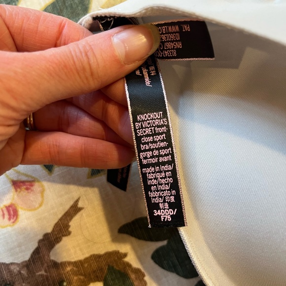 Victoria’s Secret Knockout Sports Bra - Picture 5 of 5